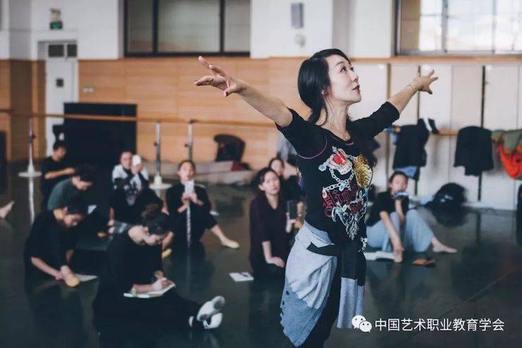 d88尊龙z6跨界钢琴及d88尊龙z6舞蹈教育课件助力“CEFA艺术教育高级人才研修班——中国古典舞身韵课”