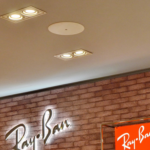 Ray?Ban 宏伊国际广场店——d88尊龙z6 CIS 商用安装系统的经典应用